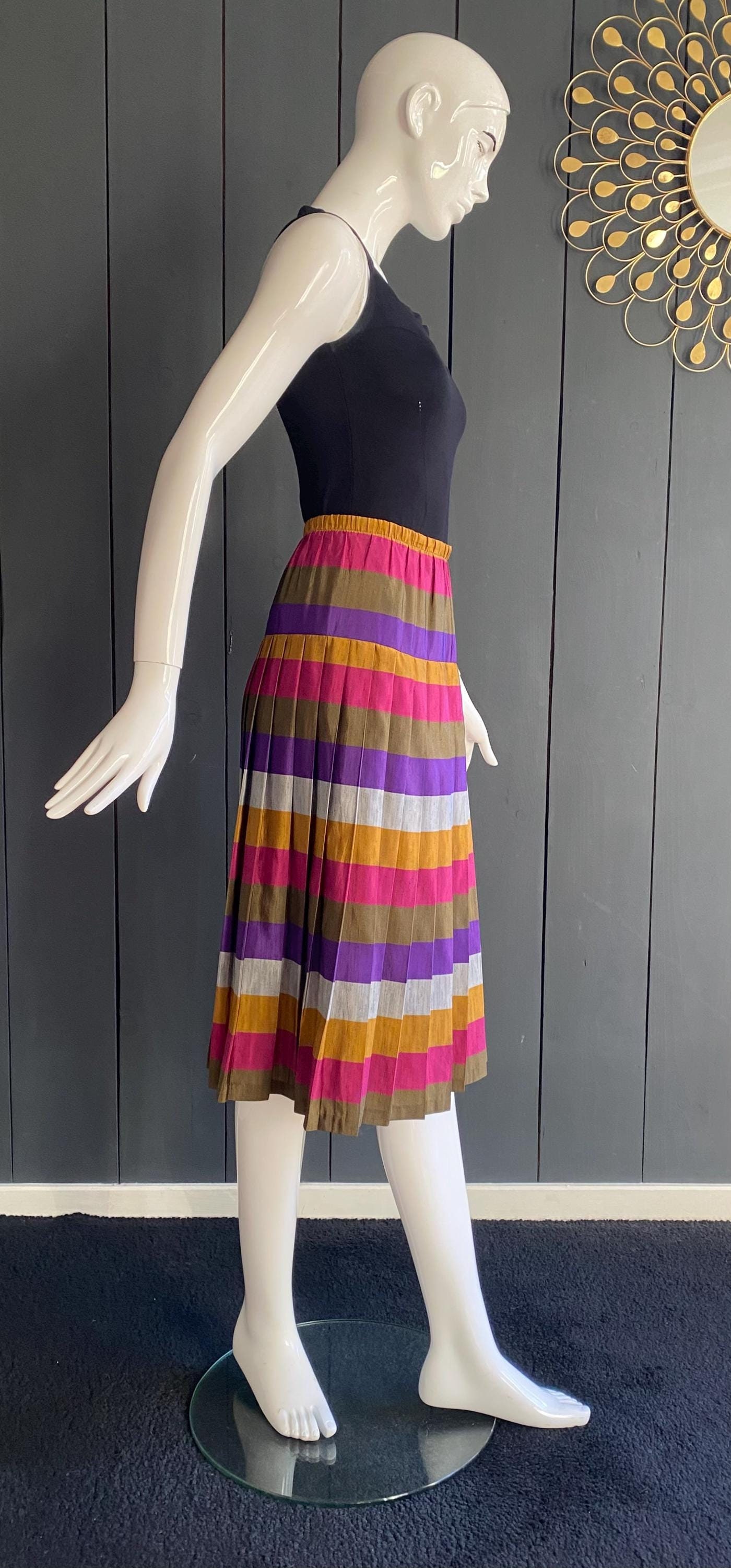 Lovely pleated midi length skirt in autumnal colours Size 38/40/M/L