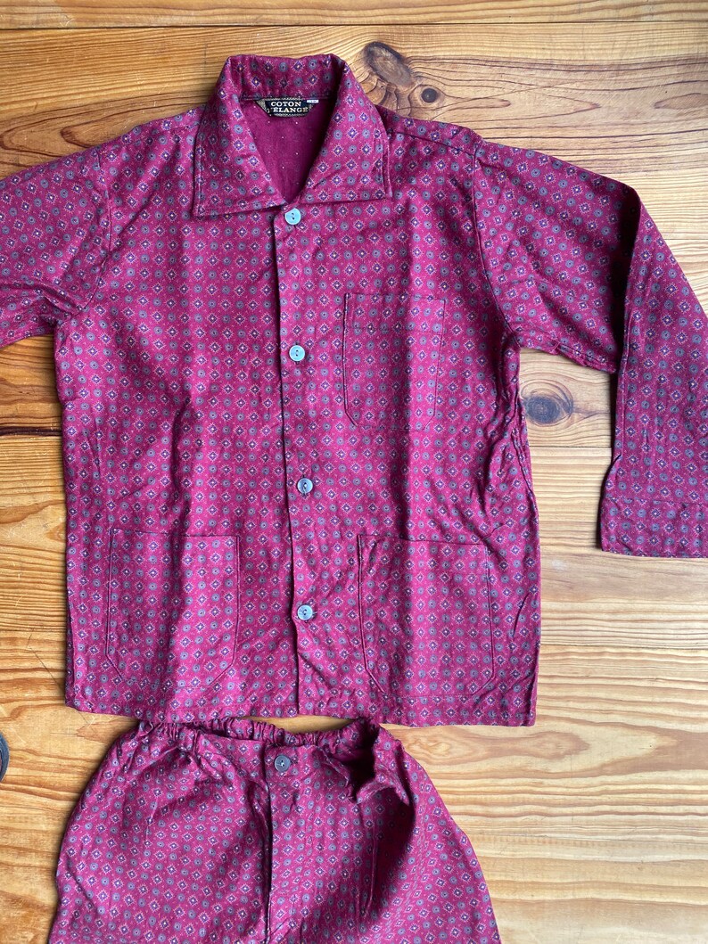 Pyjama vintage 60s dead stock en coton fin style Pilou dominante rouge Bordeaux avec chemise et pantalon Taille 12 ans image 4