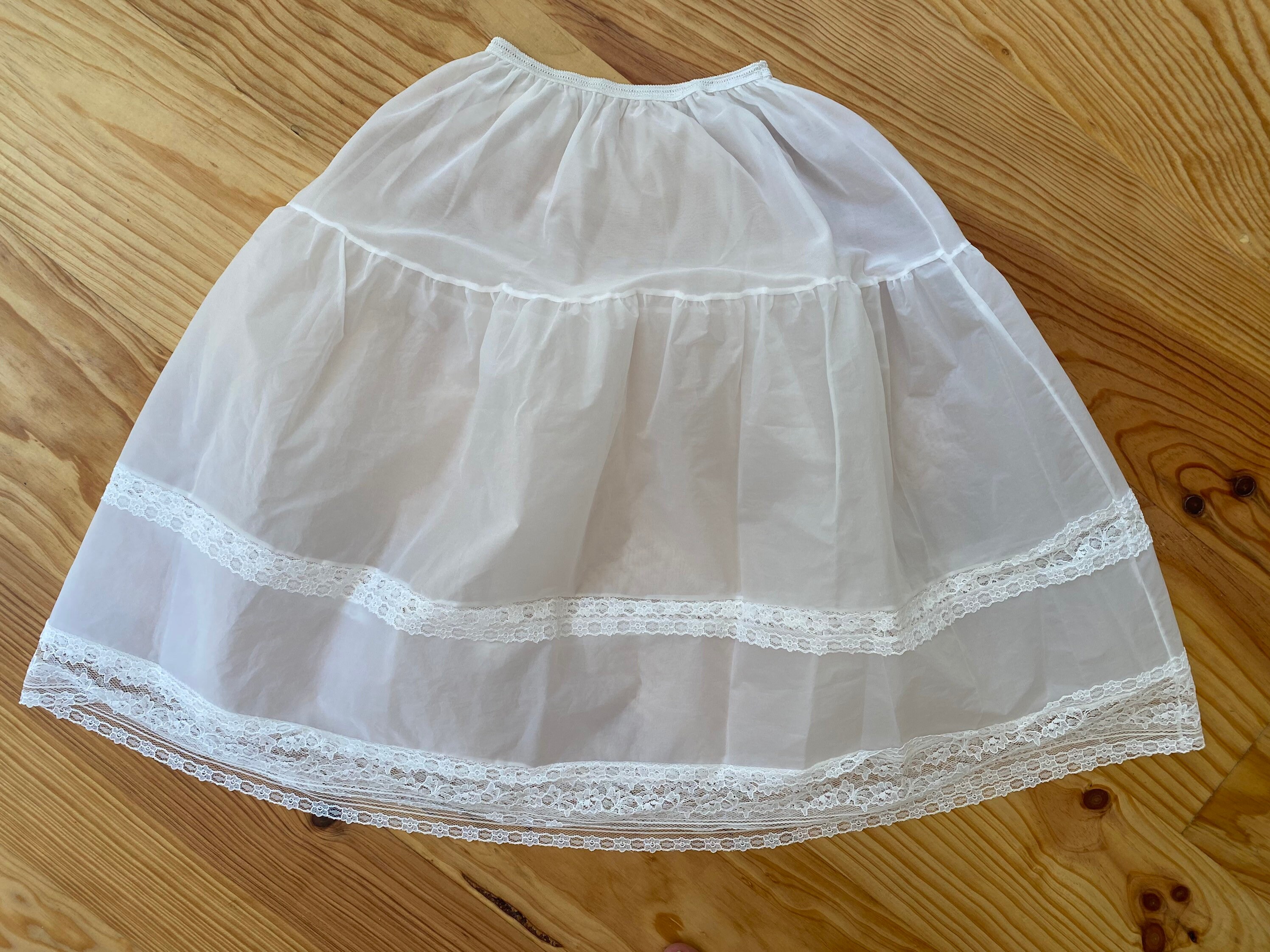 ミニスカート White Lace Puffy Petticoat il_fullxfull.3227018422_a03a.jpg