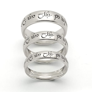 Bague elfique en argent avec inscription elfique personnalisée, disponible en trois versions : épaisse, moyenne ou fine.