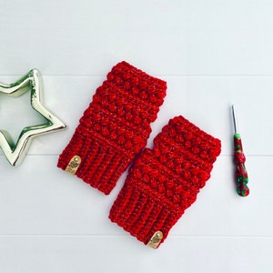 Perfectly Chic Fingerless Gloves, Crochet Pattern image 8