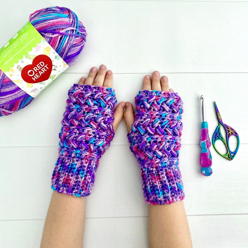 Perfectly Chic Fingerless Gloves, Crochet Pattern image 4