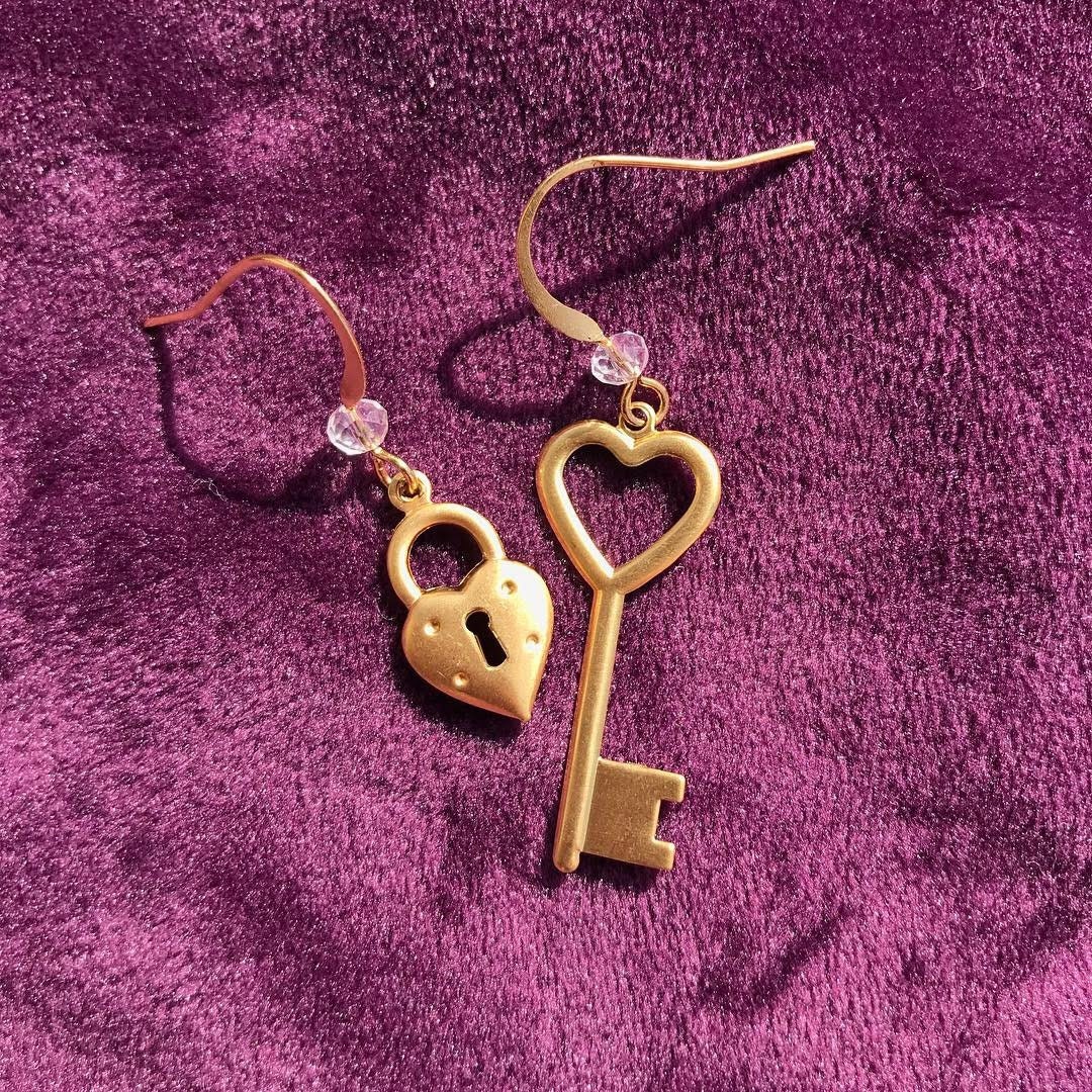 Boucles D'oreilles Pendantes Cadenas Et Clé - Doré, Occasion, Style Bijou Femme