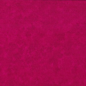 Könnte beinhalten: Ein fester magentafarbener Stoff mit leicht strukturierter Oberfläche.