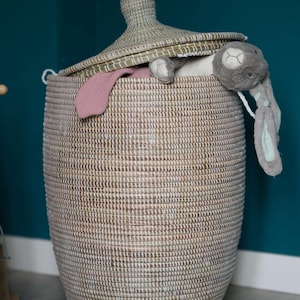 Witte afrikaanse fairtrade zeegras wasmand mand uit Senegal 80 cm.