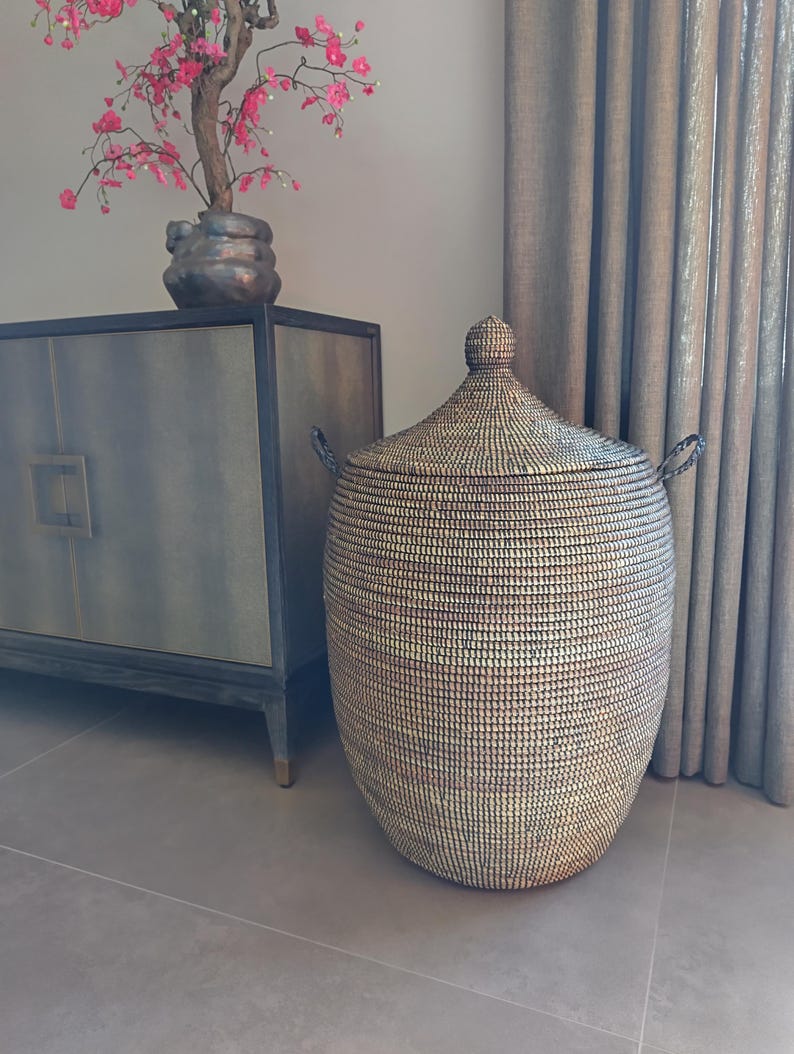 Afrikaanse traditionele handgemaakte zeegras fairtrade zwart wasmand uit Senegal 80 cm image 8
