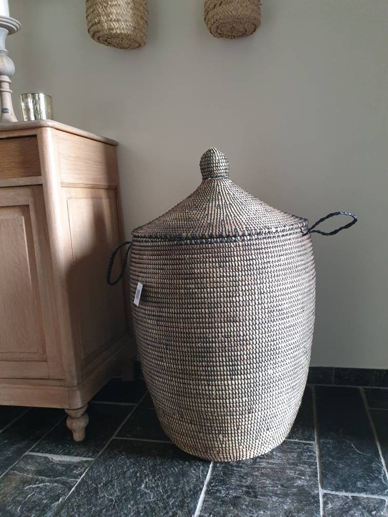 Afrikaanse traditionele handgemaakte zeegras fairtrade zwart wasmand uit Senegal 80 cm image 3
