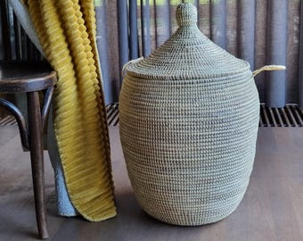 Afrikaans  speelgoed mand creme kleur traditioneel handgemaakt zeegras fairtrade opbergmand uit Senegal