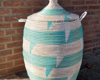 Afrikaanse wasmand wit turquoise traditioneel handgemaakt zeegras fairtrade opbergmand uit Senegal
