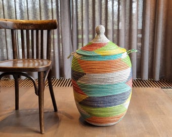 Afrikaans wasmand multicolor traditioneel handgemaakt zeegras fairtrade opbergmand uit Senegal