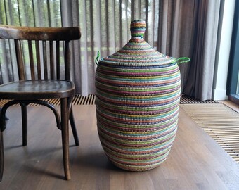 Afrikaans wasmand multicolor traditioneel handgemaakt zeegras fairtrade opbergmand uit Senegal