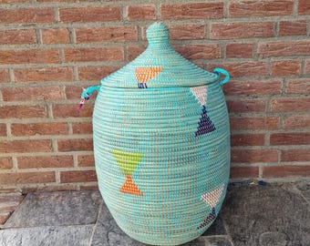 Afrikaans wasmand turquoise traditioneel handgemaakt zeegras fairtrade opbergmand uit Senegal