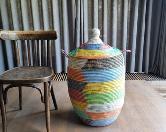 Afrikaans wasmand multicolor traditioneel handgemaakt zeegras fairtrade opbergmand uit Senegal