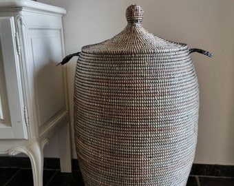 Afrikaanse traditionele handgemaakte zeegras fairtrade zwart wasmand uit Senegal 80 cm