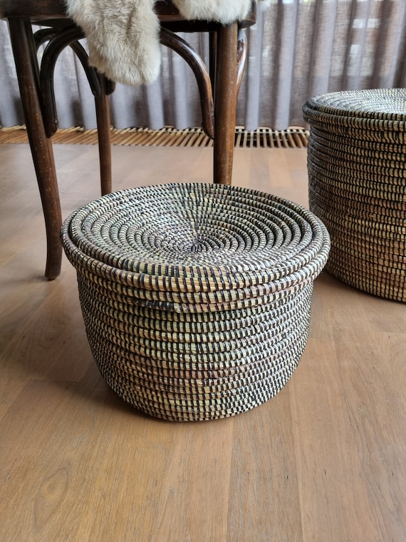 Afrikaanse mand opbergmand handgemaakt zeegras Fairtrade zwart  uit Senegal.