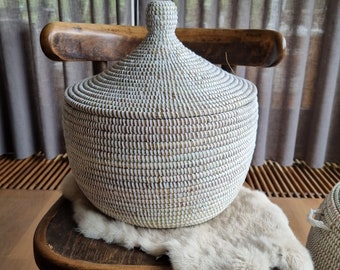 afrikaanse witte zeegras opbergmand tajine uit Senegal