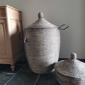Afrikaanse traditionele handgemaakte zeegras fairtrade zwart wasmand uit Senegal 80 cm image 5