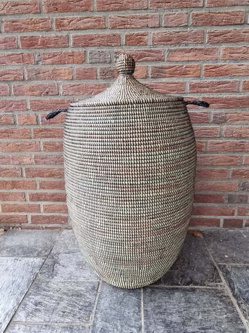 Afrikaanse traditionele handgemaakte zeegras fairtrade zwart wasmand uit Senegal 80 cm image 7