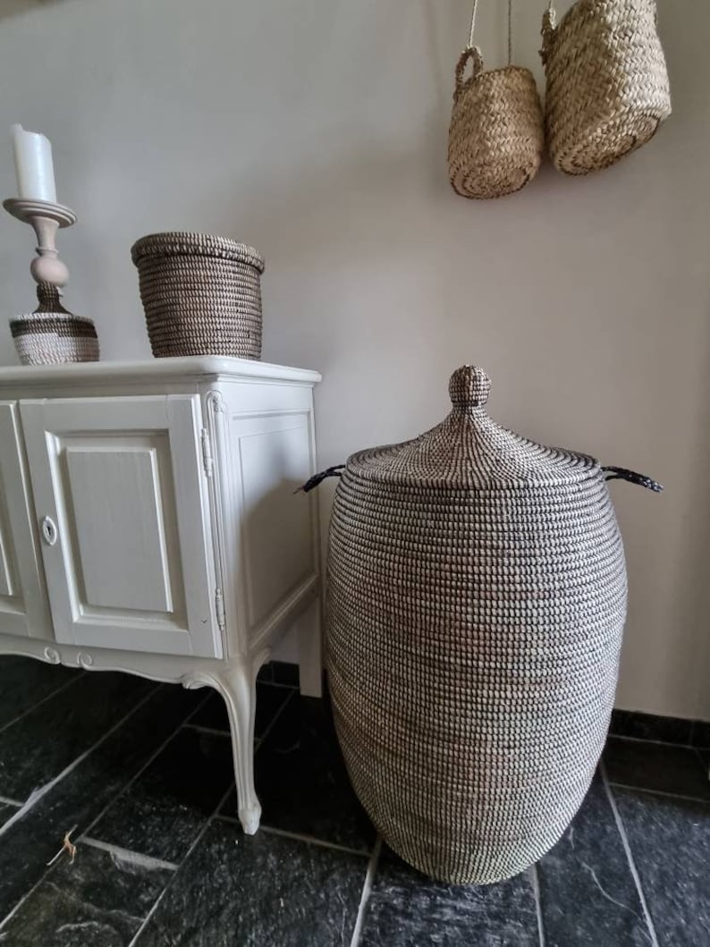 Afrikaanse traditionele handgemaakte zeegras fairtrade zwart wasmand uit Senegal 80 cm image 6