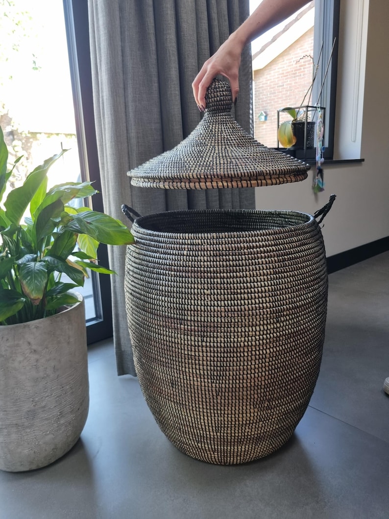 Afrikaanse traditionele handgemaakte zeegras fairtrade zwart wasmand uit Senegal 80 cm image 12