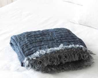 Verzacht linnen deken met franjes in denimblauw/dubbelzijdig linnen bedloper/zachte linnen stonewashed sprei