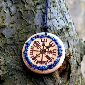 Handmade Wooden Viking Vegvisir Engraved Charm Pendant Necklace Medallion Compass Symbol Travel Talisman