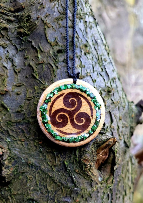Wooden medallion necklace sale