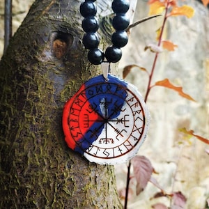 Handmade engraved wooden log Viking Vegvisir Compass Pendant Necklace Medallion Viking Compass