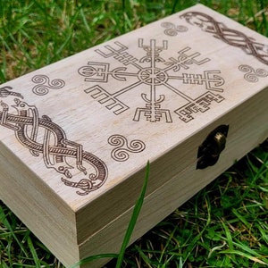 Handmade engraved wooden jewellery / organizer box Viking Vegvisir  Runic Compass Symbol Travel