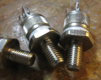 Lote de 3 Triacs T6420M (tipo ecg56026) 600vrm 40 amperios, perno aislado con hoja de datos disponible TO-48 NOS de una colección de piezas que compré [p