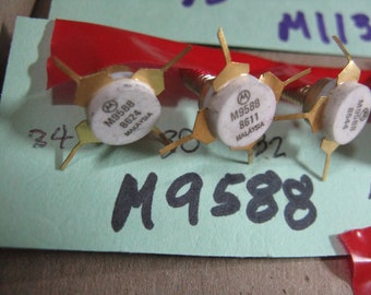 MOTOROLA m9588 rf transistors 2 in each lot hfe measured 34,30,32,41 they sell for much more retail usa