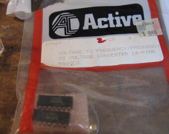 Teledyne 9400CJ qty 2 ICs Voltage to Frequency converters new in a supplier bag from an estate sale