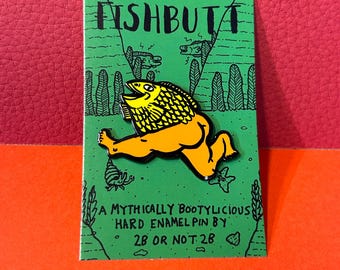 Puede incluir: Un pin de esmalte verde y amarillo con un pez de dibujos animados con cuerpo humano. El pin está en una tarjeta con el texto "Fishbutta" y "A Mythically Bootylicious Hard Enamel Pin By 2B or Not 2B".