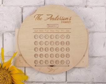 Calendrier perpétuel en bois gravé - Décoration murale ou de bureau moderne