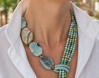 Rohe Amazonit Kristall Halskette. Chunky Statement Perlen Halskette Ungewöhnliche große mutige Halskette Große Lätzchen Halskette Zeitgenössische moderne Halskette