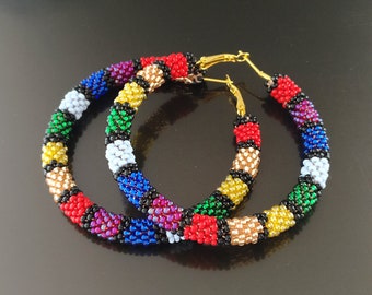 Orecchini LGBT Pride con perline dai colori vivaci dell'arcobaleno. Orecchini a cerchio grandi multicolore. 2,5 pollici