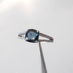 London Blue Topaz Ring,Blue topaz ring,925 sterling silver ring,Oval Gemstone ring,Blue topaz Engagement ring,Gift for Women,cocktail ring