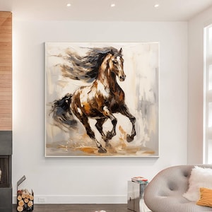 キャンバスに描かれた走る馬の絵：農家のリビングルームアート