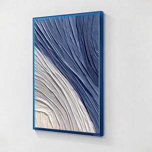 Navy Blau 3D Struktur Wandkunst, Minimalistische Vertikale Leinwand, Übergroße Blaue Wanddeko, Abstrakte Küstenmalerei Bild 14