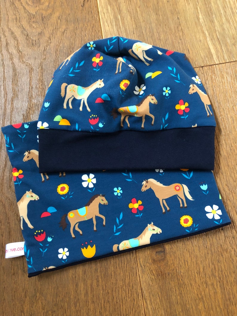 Set Pferde Beanie Mütze Loop Schal Einhorn Pferde Waldtiere Bild 1