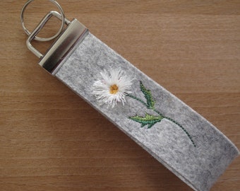 Daisy Wool Felt Lanyard Bellis Flower 3D Flower Felt Pendant Key Ring Pin Button Lucky Charm Gardener Profession Bee