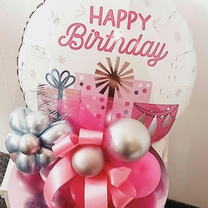 Ballongeschenk zum GeburtstagI Gesteck mit kleinen Ballons für Frau auf Rosa Teller I luftgefüllt I Geschenkverpackung für Kleinigkeiten