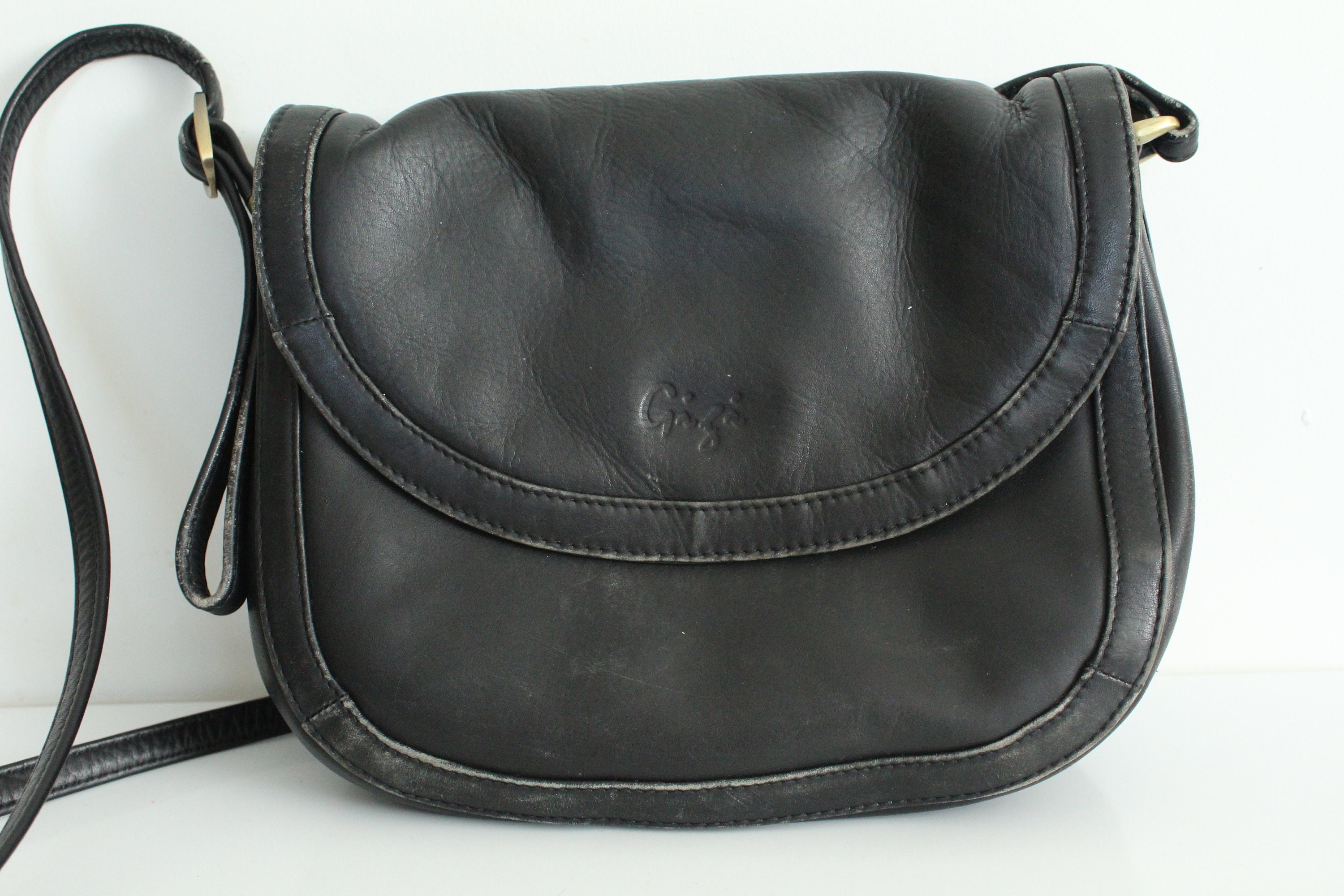 SAC BANDOULIÈRE GIGI EN CUIR NOIR - TAILLE MÉDIUM - CUIR VRAI - MODÈLE GIGI