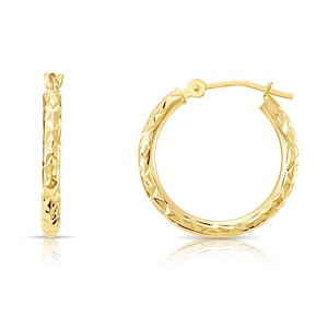 14K イエロー ゴールド ダイヤモンドカット ラウンド フープ イヤリング、手彫り X ダイヤモンドカット ラウンド フープ イヤリング、小、中、大フープ、TILO Jewelry 製