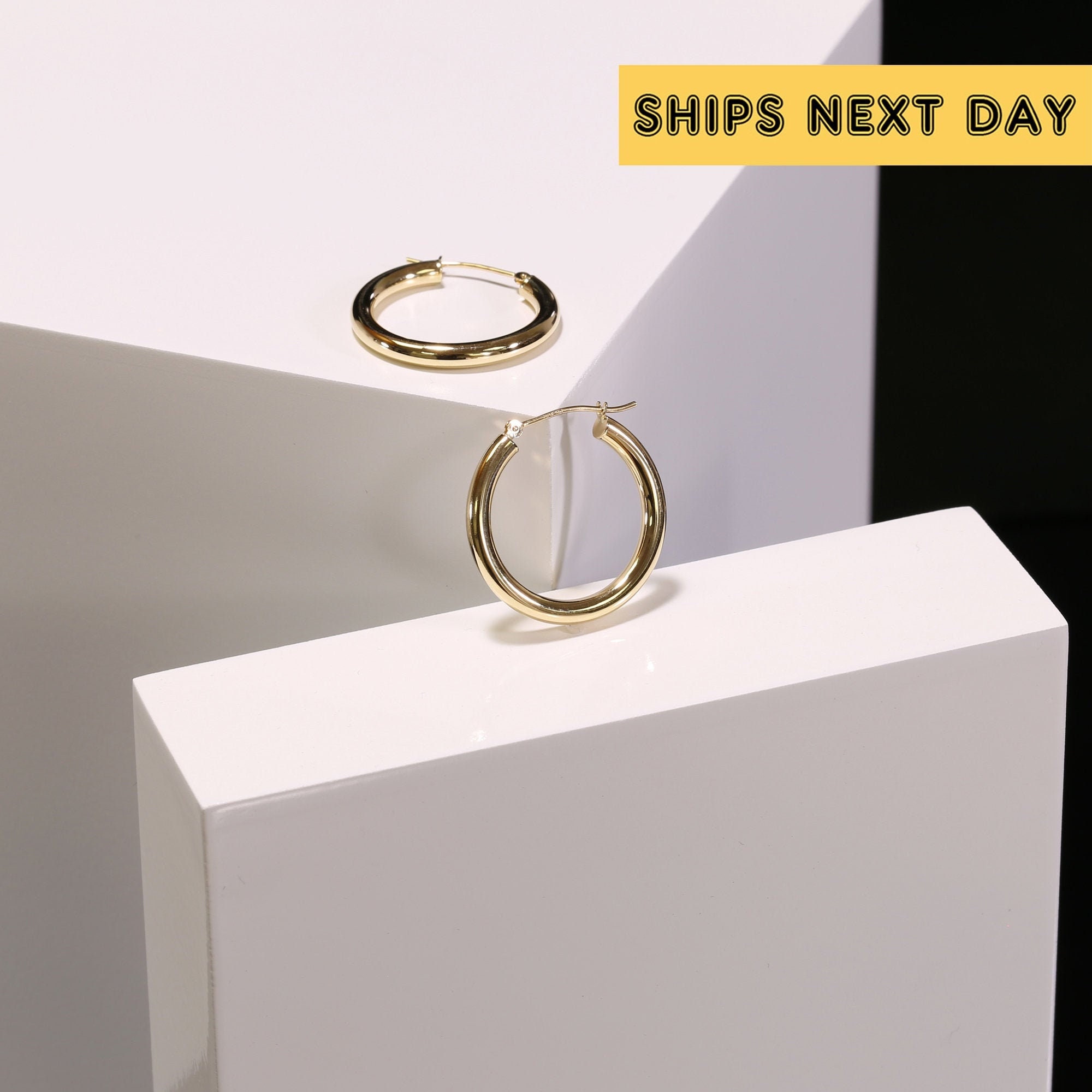 16mm 0.6" 14k Yellow Gold 3mm Thick Small Hoop Earrings 16mm 0.6" 14k Yellow Gold 3mm Thick Small Hoop Earrings