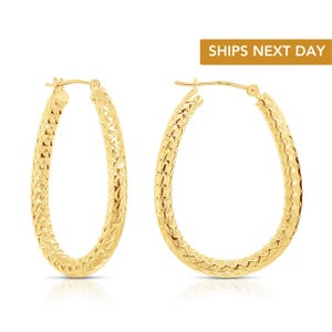 Grote ovale oorringen van 14 kt geelgoud, op alligator geïnspireerde getextureerde hoepels, The Alligator-collectie 30 mm, handgemaakt door TILO Jewelry