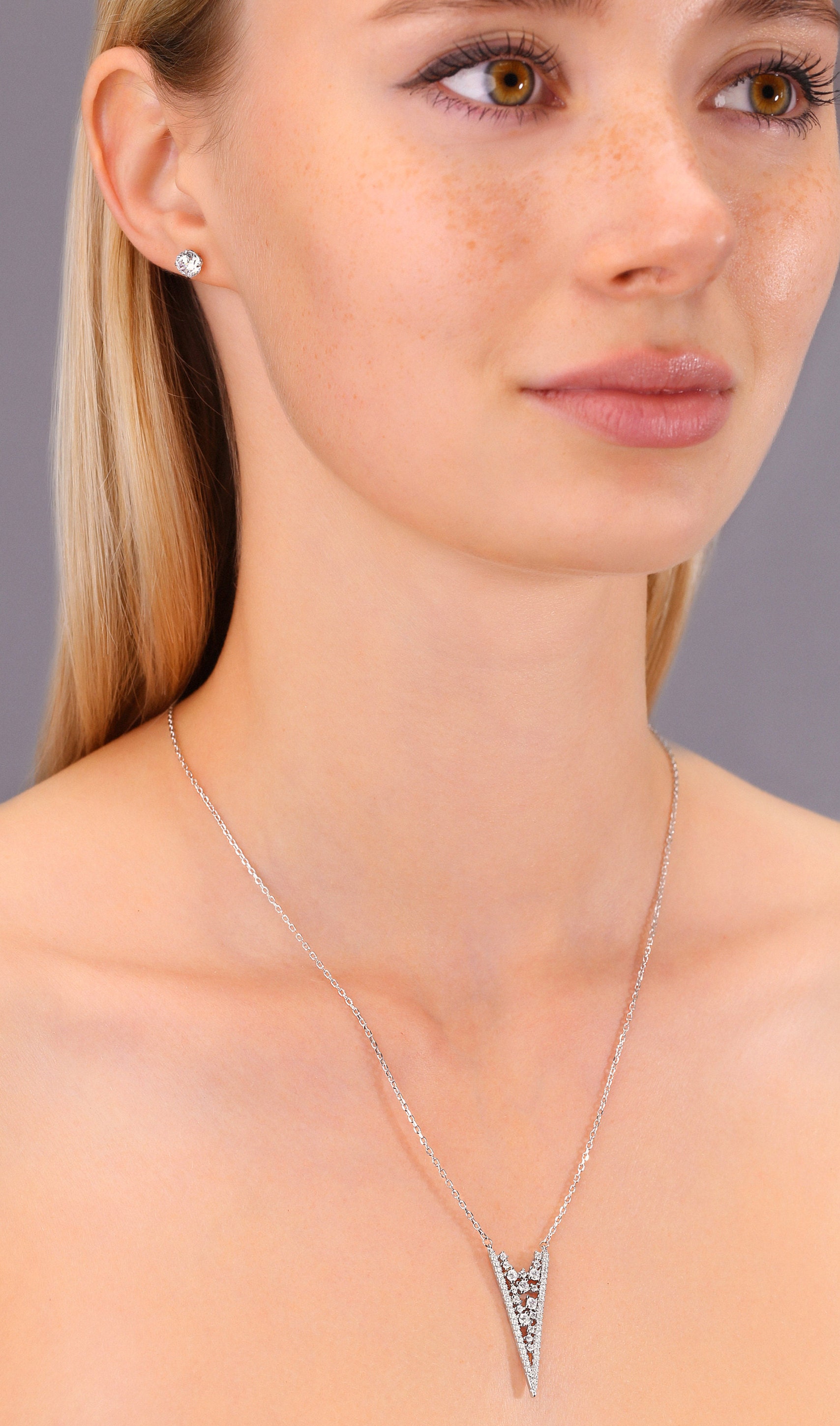 Collana con ciondolo a triangolo in argento sterling con zirconi cubici, regolabile da 16 a 18 pollici - Italia