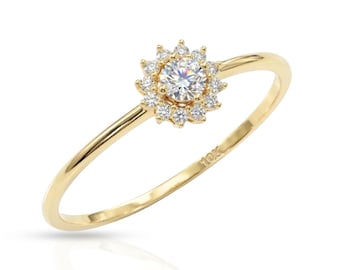 Anillo de oro amarillo de 10 quilates con circonita cúbica y flor, delicado diamante redondo simulado con engaste de halo floral, fabricado por TILO Jewelry.