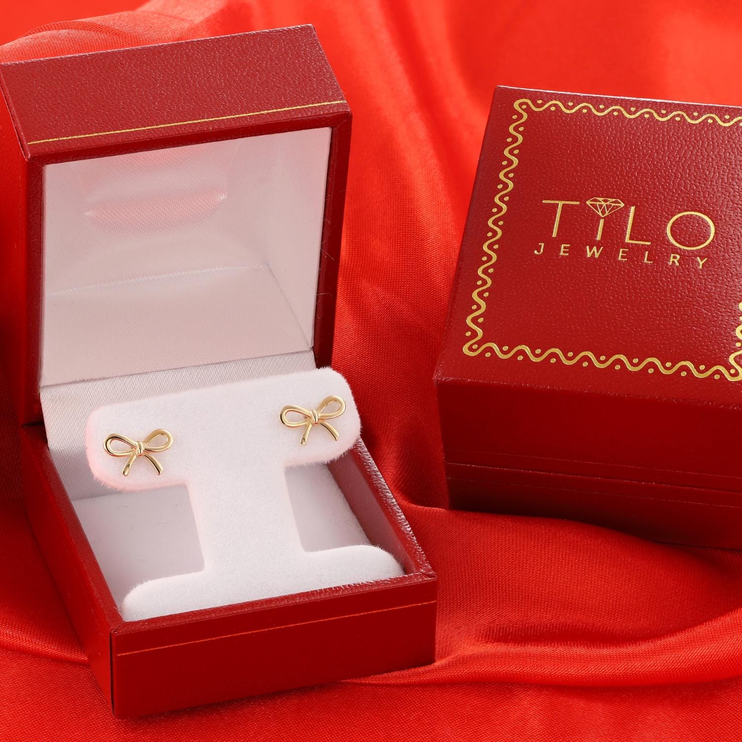 Orecchini in Forma Unica con Zirconi Pavé in Oro 14K – GIOIELLO ITALIANO Orecchini in Forma Unica con Zirconi Pavé in Oro 14K – GIOIELLO ITALIANO
