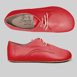 Handmade Red Leather Oxford Shoes: Women&#39;s Barefoot Sneakers